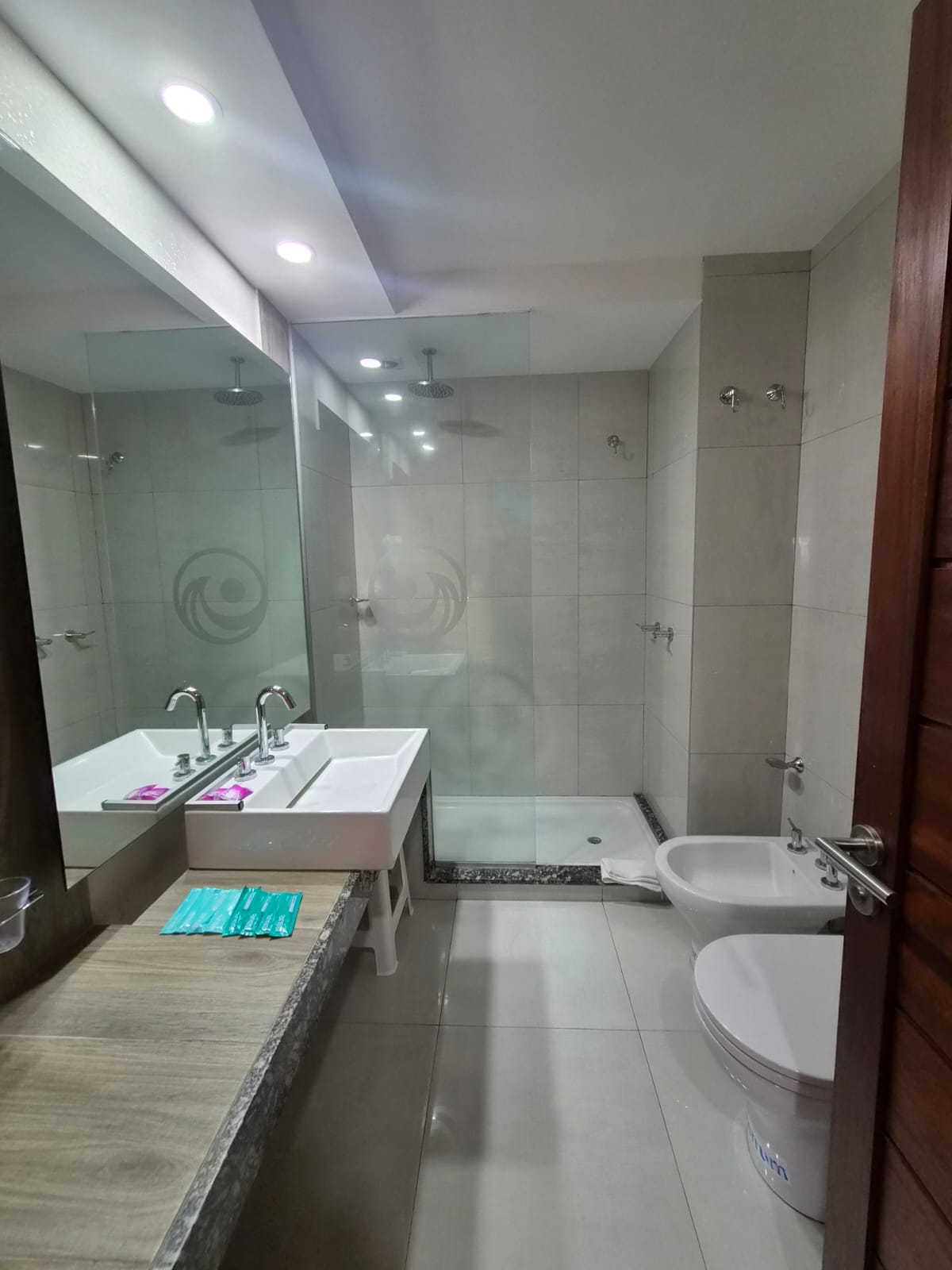 Baño completo del departamento dos ambientes