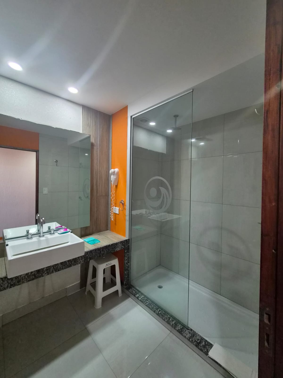 Baño completo del dos ambientes familiar