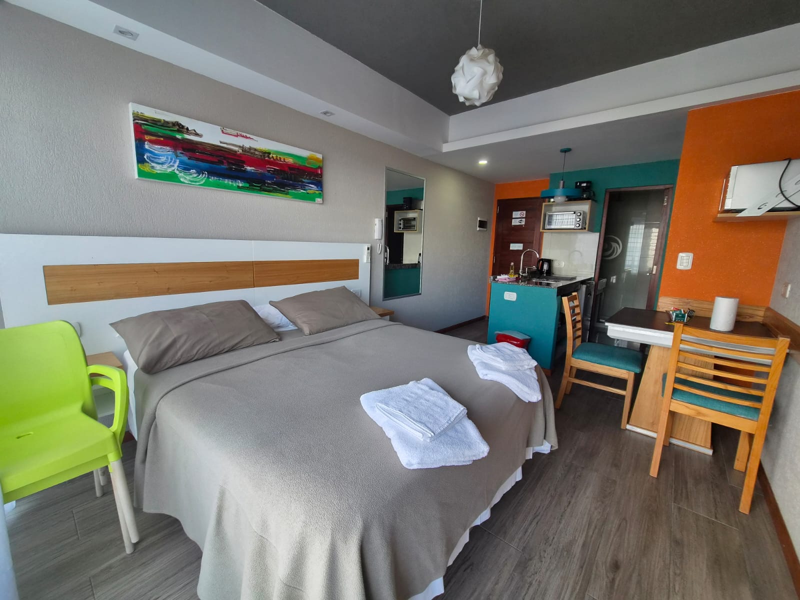 Monoambiente para parejas con balcón al mar