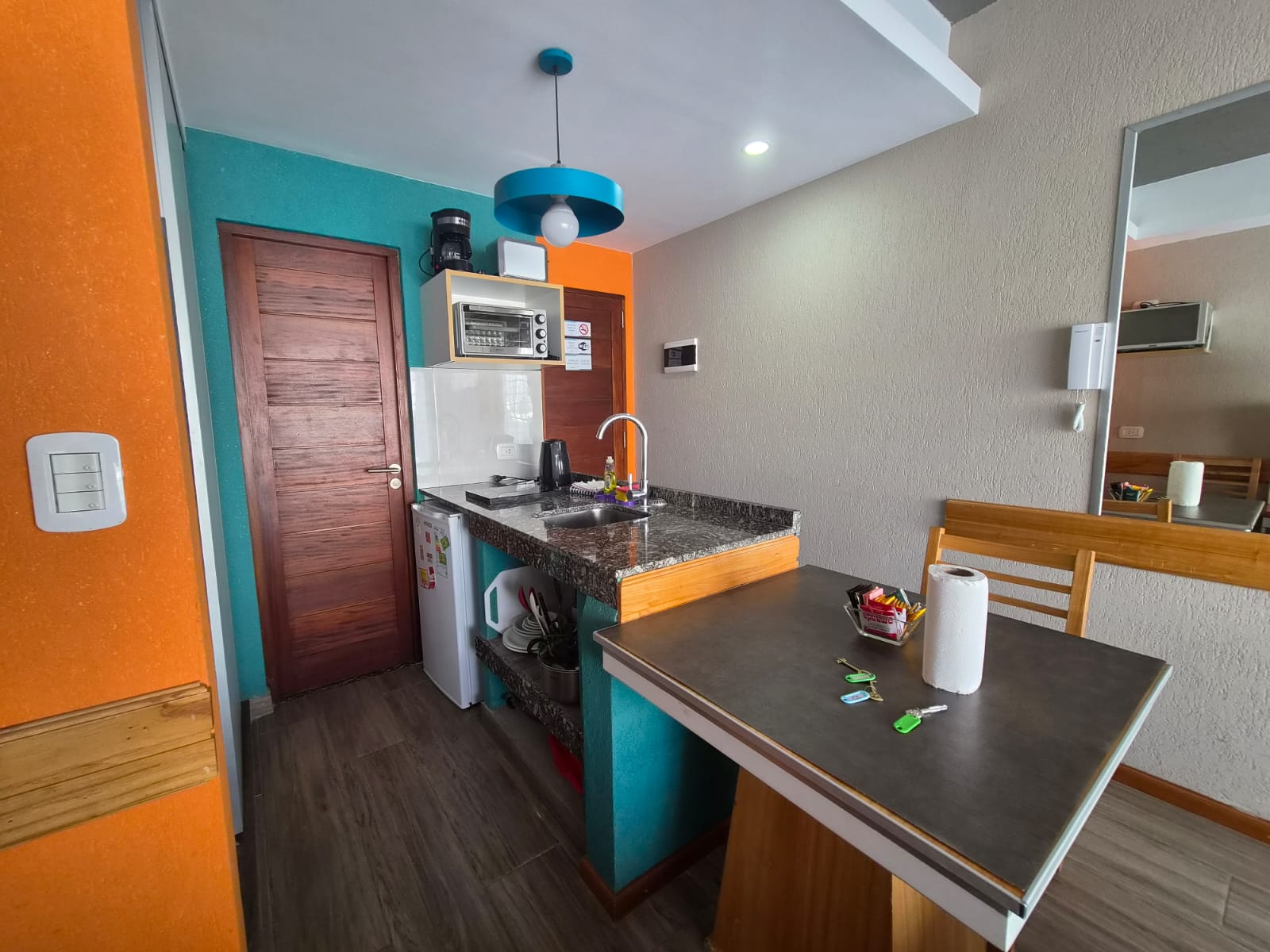 Comedor y cocina del monoambiente