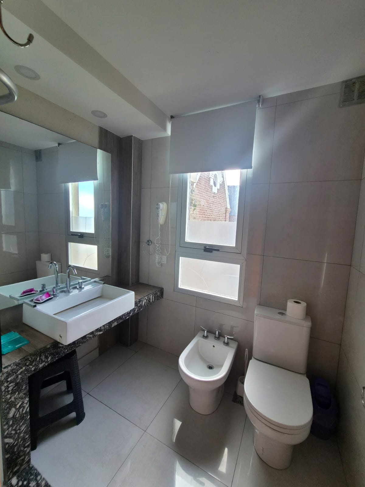 Baño del departamento tres ambientes premium